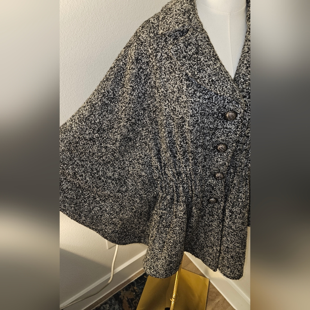 Steve Madden gray tweed adjustable cape, Size xl, brushed nickle hardware - Picture 5 of 9